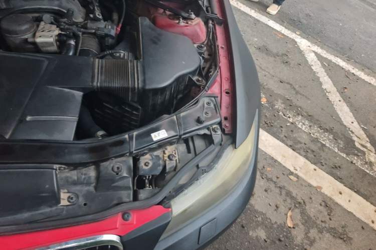Used BMW 3 Series 2011 320i Sport Edition Engine Bay Left
