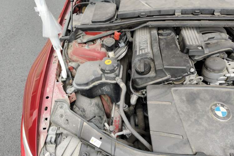 Used BMW 3 Series 2011 320i Convertible Coupe Engine Bay Right