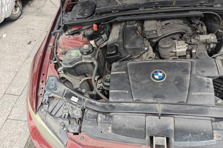 Used BMW 3 Series 2011 320i Convertible Coupe Engine Bay Right