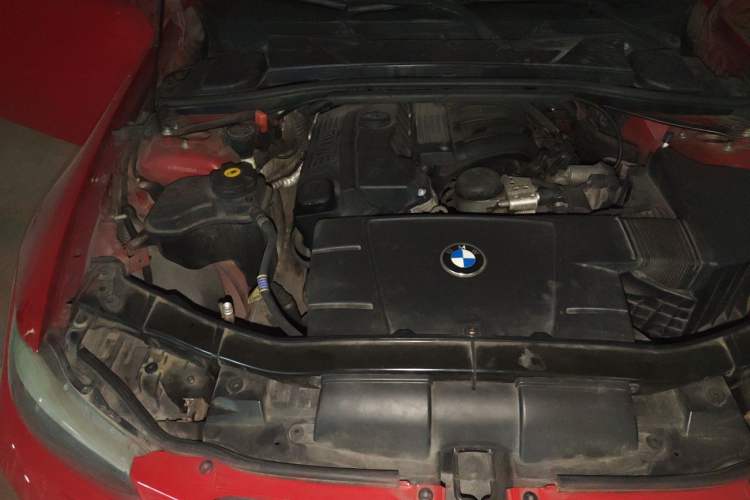 Used BMW 3 Series 2011 320i Sport Edition Engine Bay Right
