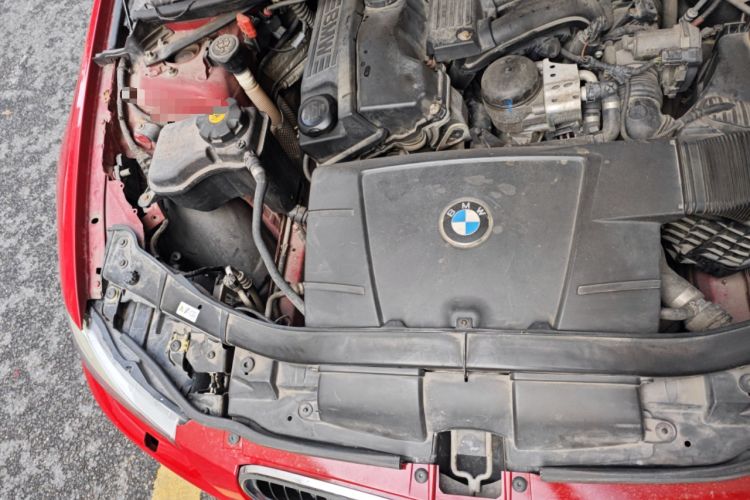 Used BMW 3 Series 2011 320i Sport Edition Engine Bay Right
