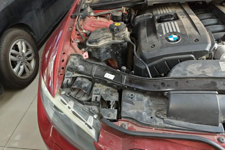 Used BMW 3 Series 2011 325i two-door coupe Engine Bay Right