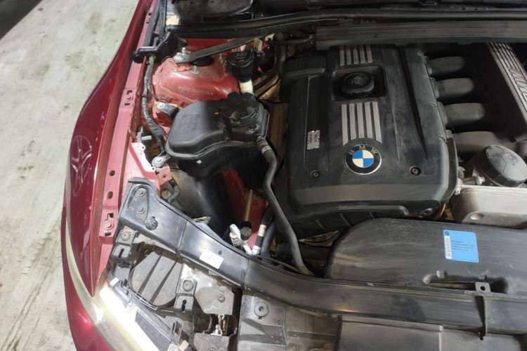 Used BMW 3 Series 2011 325i two-door coupe Engine Bay Right