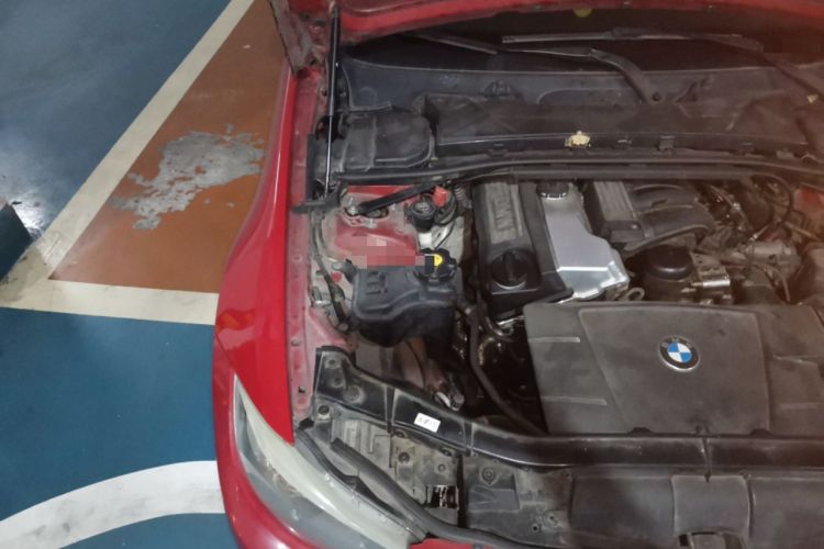 Used BMW 3 Series 2011 320i Sport Edition Engine Bay Right