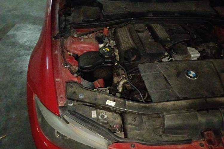 Used BMW 3 Series 2011 320i Luxury Edition Engine Bay Right