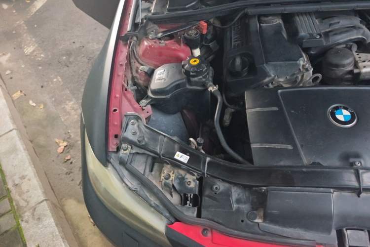 Used BMW 3 Series 2011 320i Sport Edition Engine Bay Right