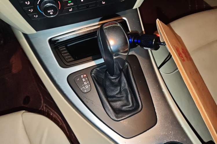 Used BMW 3 Series 2011 325i Convertible Coupe Gear Lever