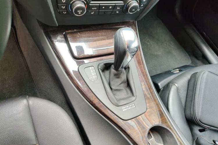 Used BMW 3 Series 2011 320i Convertible Coupe Gear Lever