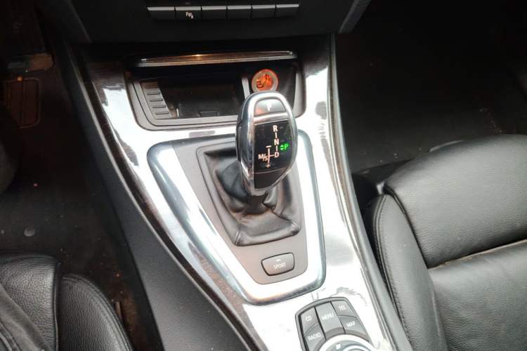 Used BMW 3 Series 2011 335i two-door coupe Gear Lever