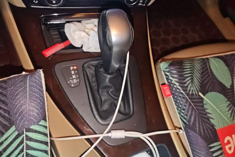 Used BMW 3 Series 2011 320i Sport Edition Gear Lever