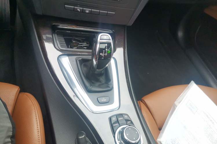 Used BMW 3 Series 2011 335i two-door coupe Gear Lever