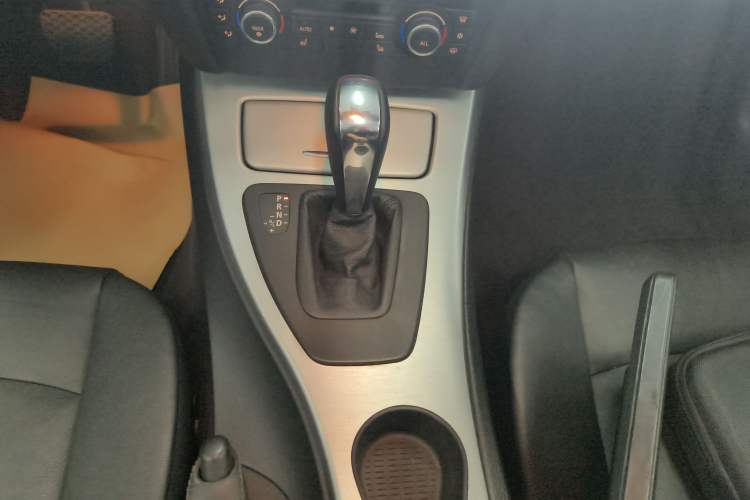 Used BMW 3 Series 2011 320i Convertible Coupe Gear Lever
