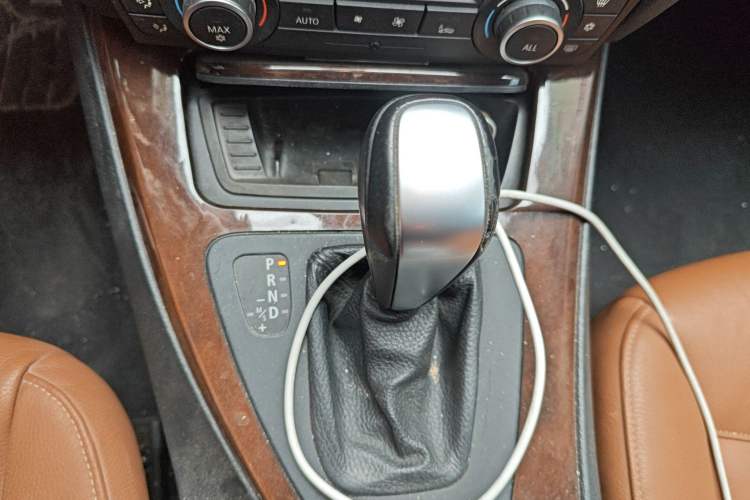 Used BMW 3 Series 2011 320i Sport Edition Gear Lever