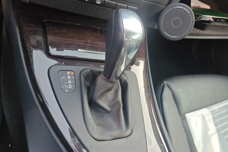 Used BMW 3 Series 2011 330i two-door coupe Gear Lever
