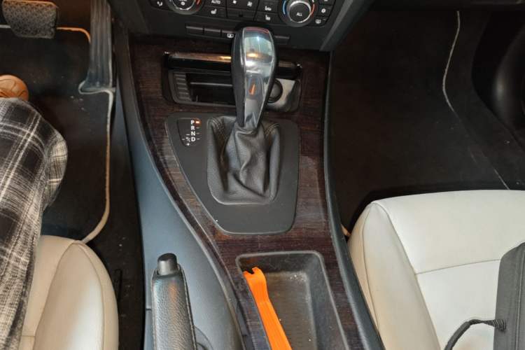 Used BMW 3 Series 2011 325i two-door coupe Gear Lever