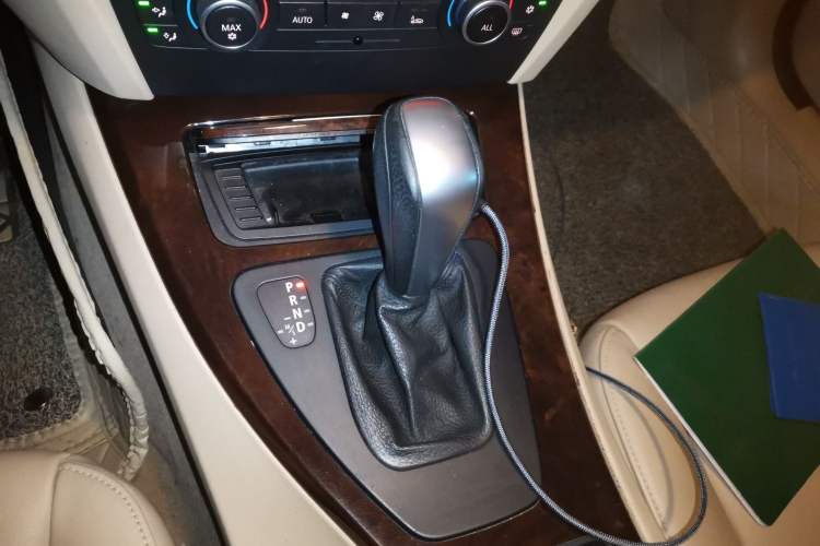 Used BMW 3 Series 2011 320i Sport Edition Gear Lever
