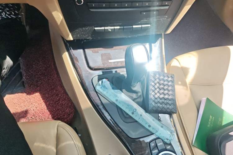 Used BMW 3 Series 2011 325i Luxury Edition Gear Lever