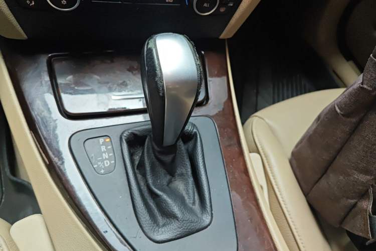Used BMW 3 Series 2011 320i Sport Edition Gear Lever