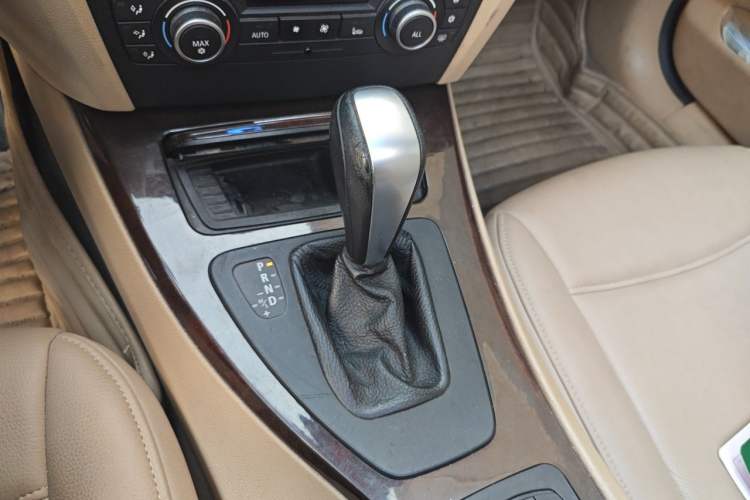 Used BMW 3 Series 2011 320i Sport Edition Gear Lever