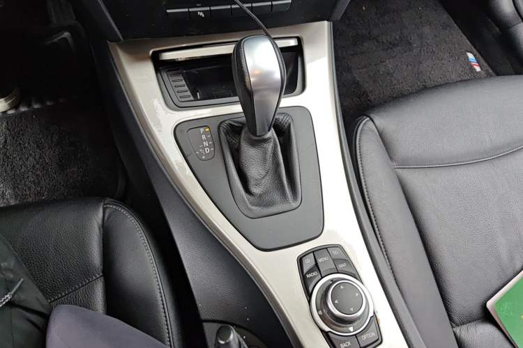 Used BMW 3 Series 2011 320i Luxury Edition Gear Lever