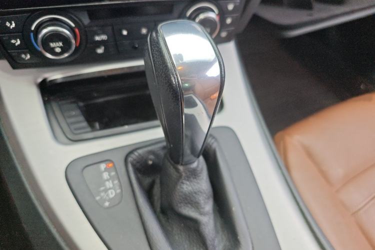 Used BMW 3 Series 2011 325i two-door coupe Gear Lever
