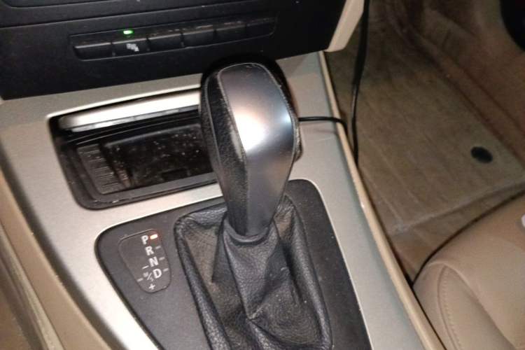 Used BMW 3 Series 2011 320i Luxury Edition Gear Lever