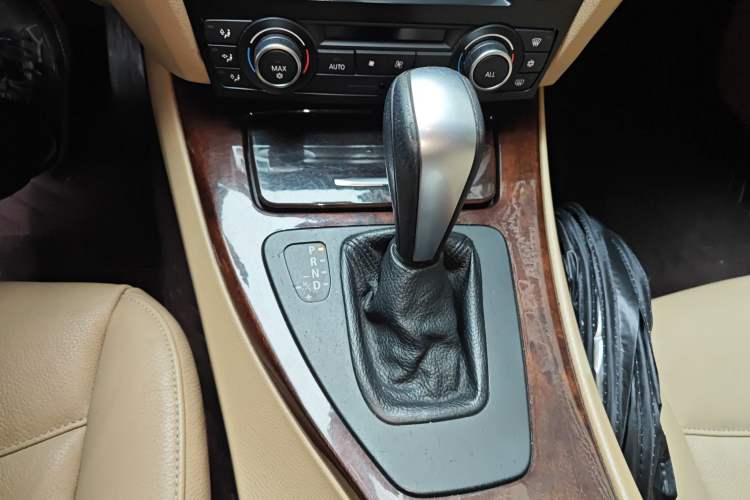 Used BMW 3 Series 2011 320i Sport Edition Gear Lever