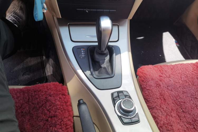 Used BMW 3 Series 2011 320i Luxury Edition Gear Lever