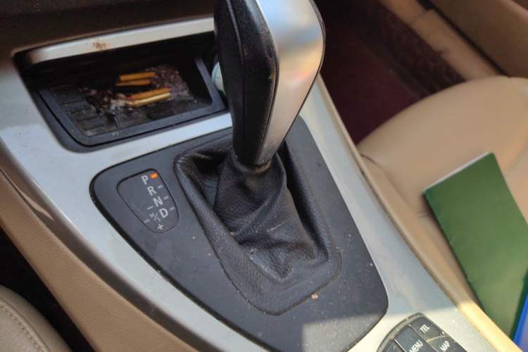 Used BMW 3 Series 2011 320i Luxury Edition Gear Lever