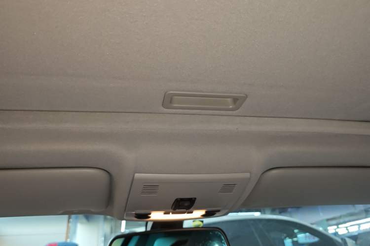 Used BMW 3 Series 2011 325i two-door coupe Headliner