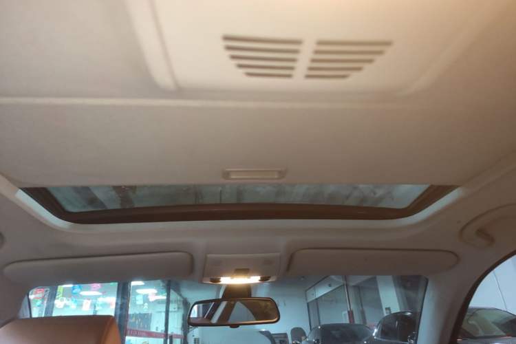 Used BMW 3 Series 2011 325i two-door coupe Headliner
