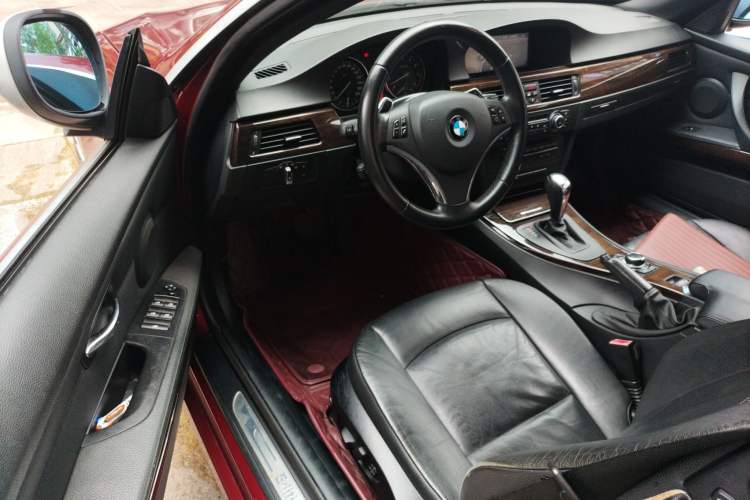 Used BMW 3 Series 2011 330i Convertible Coupe Interior 3