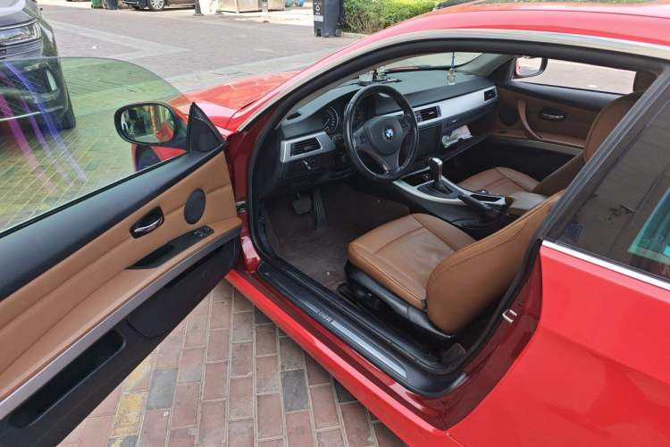 Used BMW 3 Series 2011 325i two-door coupe Interior 3