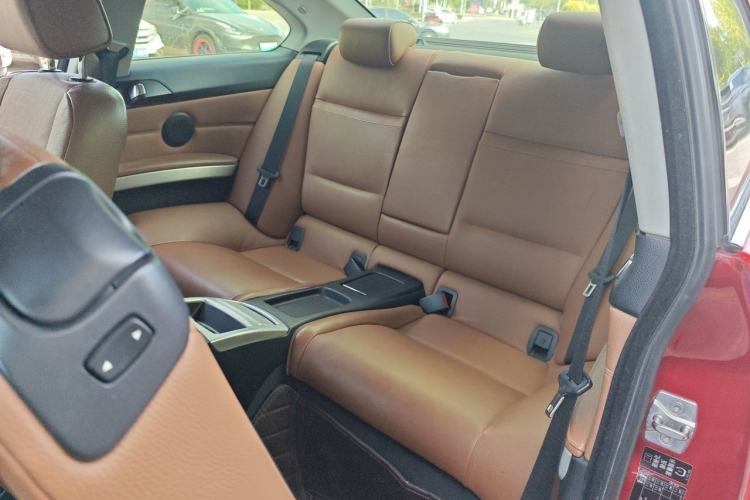 Used BMW 3 Series 2011 325i two-door coupe Interior 4