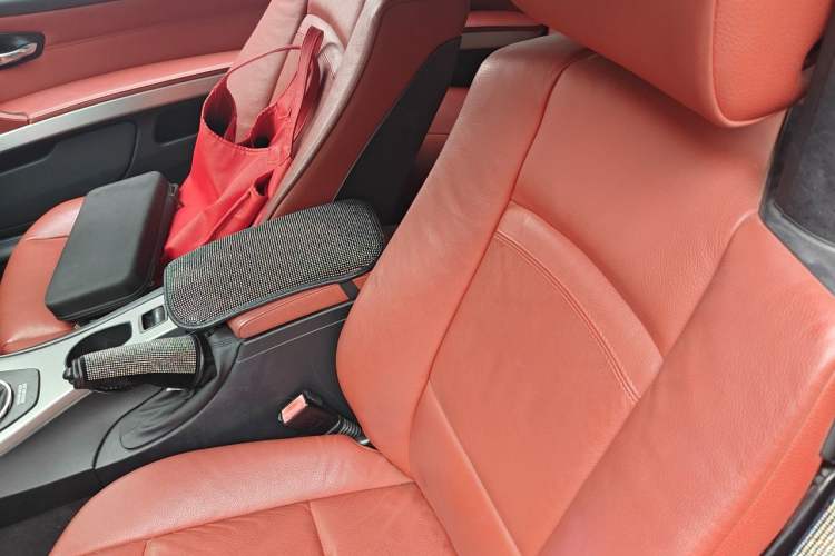 Used BMW 3 Series 2011 320i Convertible Coupe Left Front Seat