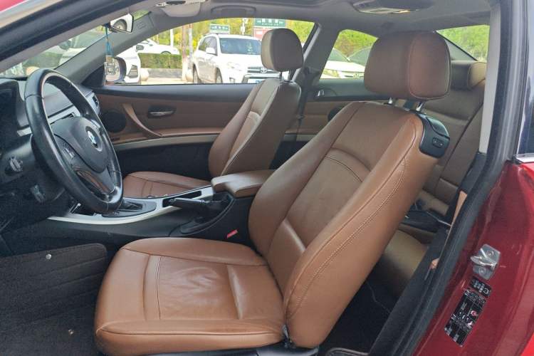 Used BMW 3 Series 2011 325i two-door coupe Left Front Seat