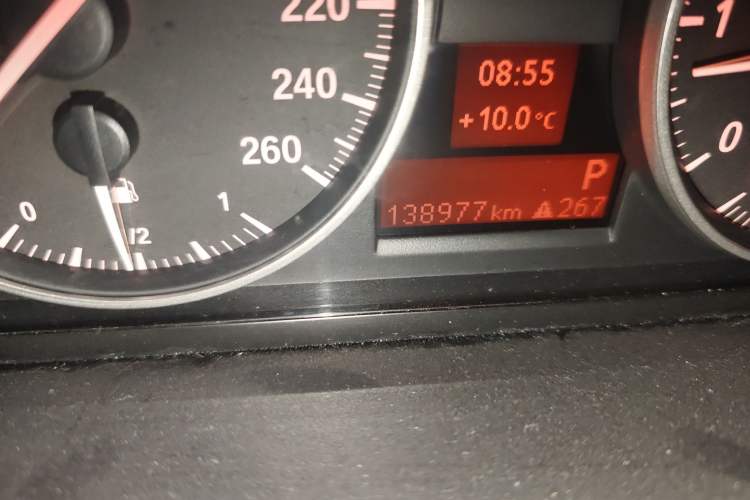 Used BMW 3 Series 2011 320i Luxury Edition Odometer Close Up
