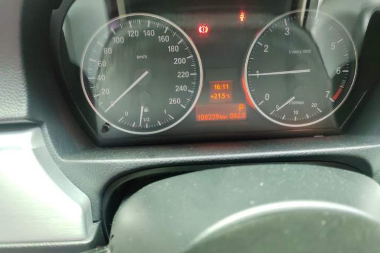 Used BMW 3 Series 2011 320i Coupe Odometer Close Up