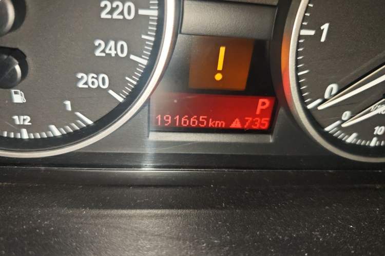 Used BMW 3 Series 2011 320i Sport Edition Odometer Close Up