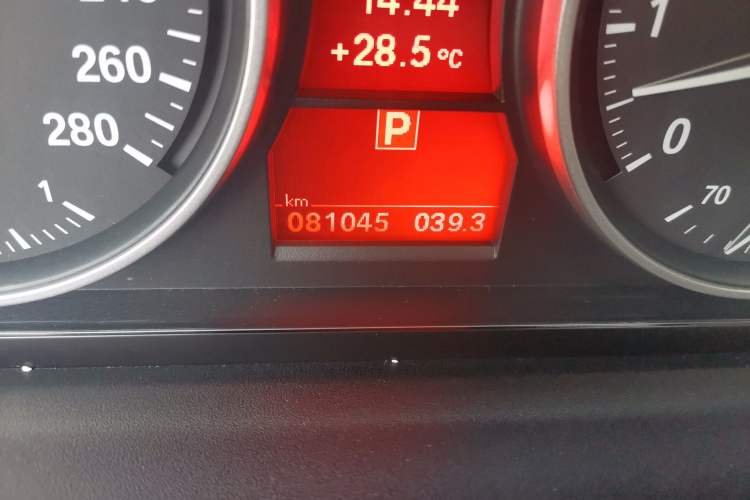Used BMW 3 Series 2011 335i two-door coupe Odometer Close Up