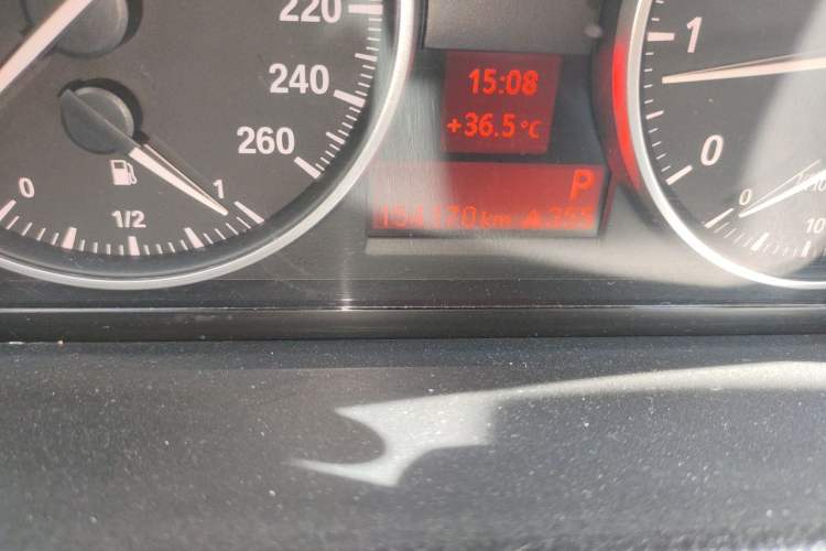 Used BMW 3 Series 2011 320i Coupe Odometer Close Up