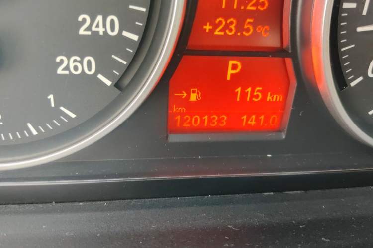 Used BMW 3 Series 2011 325i Sport Edition Odometer Close Up