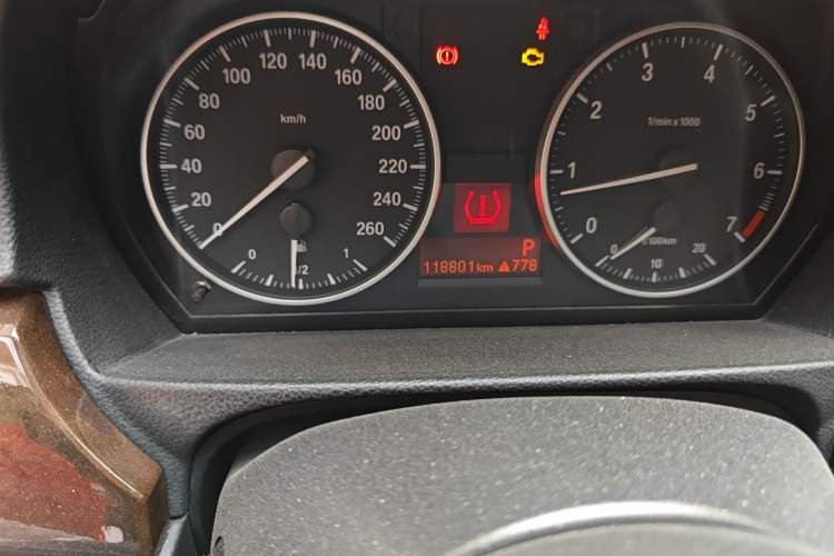 Used BMW 3 Series 2011 320i Sport Edition Odometer Close Up