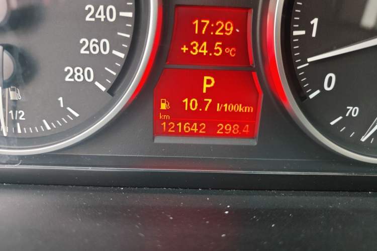 Used BMW 3 Series 2011 330i two-door coupe Odometer Close Up