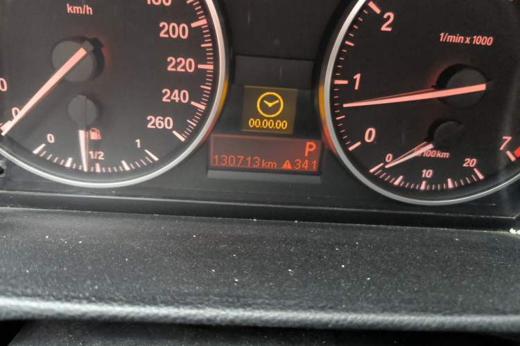 Used BMW 3 Series 2011 320i Sport Edition Odometer Close Up