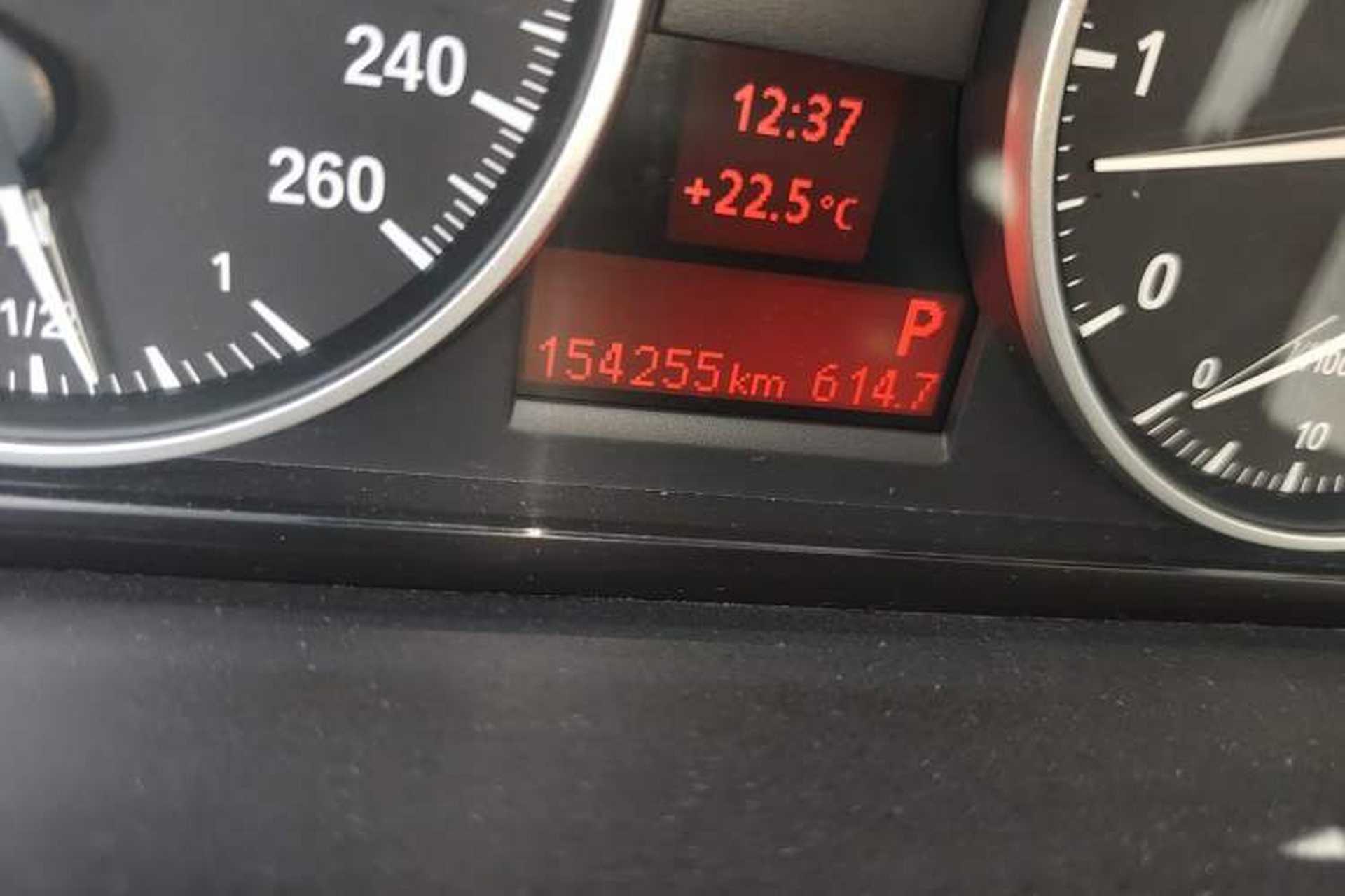 Used BMW 3 Series 2011 320i Coupe Odometer Close Up