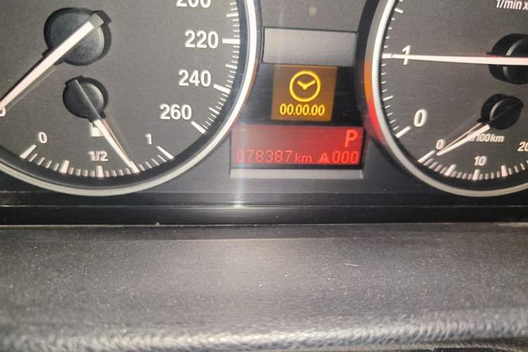 Used BMW 3 Series 2011 320i Coupe Odometer Close Up