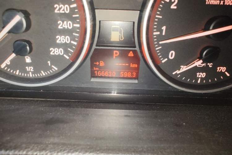 Used BMW 3 Series 2011 325i two-door coupe Odometer Close Up