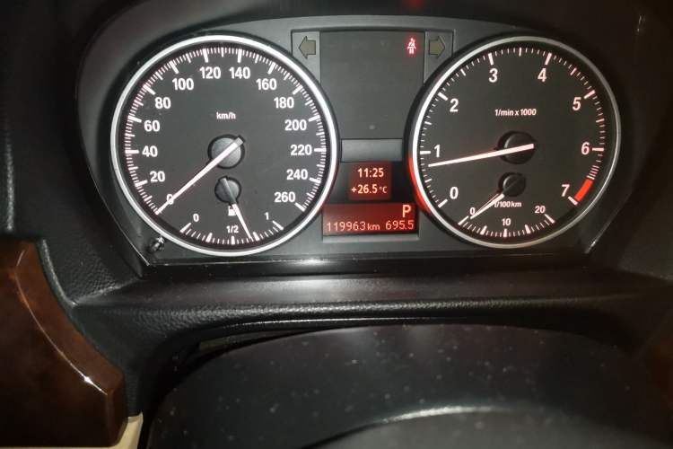 Used BMW 3 Series 2011 320i Sport Edition Odometer Close Up