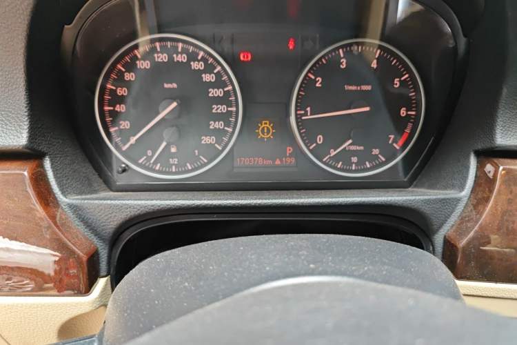 Used BMW 3 Series 2011 320i Sport Edition Odometer Close Up